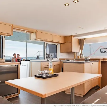 Catamaran Lagoon 450f- Private Botel Ágios Nikólaos